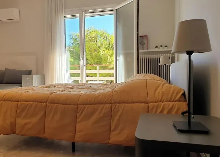 Rooftop Studio Apt - 5 Min Walk To Holargos Metro